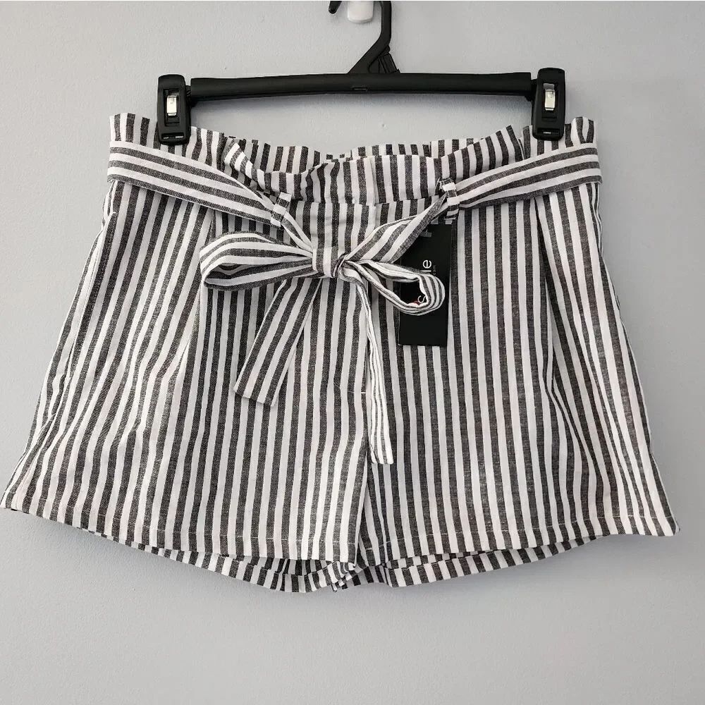 2Sable Women's Chino Shorts Size L Striped Paperbag Waist Belted NWT